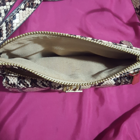 Crossbody - Picture 3 of 5